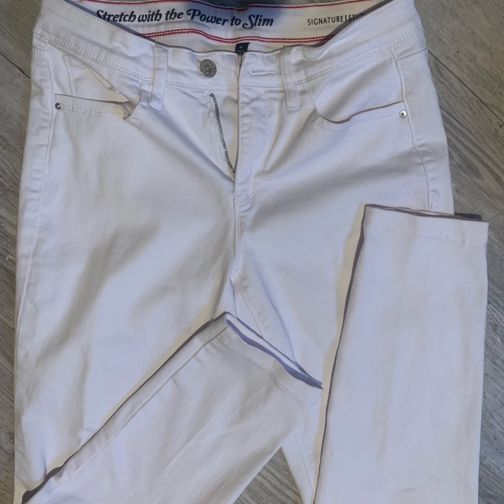NWOT- woman’s white casual skinny jeans size 14